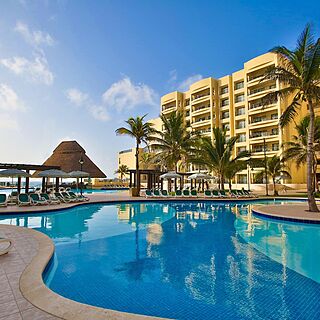 The Royal Sands — North Pools With Swim-Up Bar