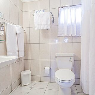 La Quinta Beach Resort — Sample Bathroom