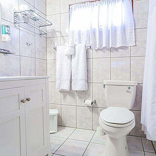 La Quinta Beach Resort — Sample Bathroom