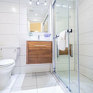 La Quinta Beach Resort — Sample Bathroom