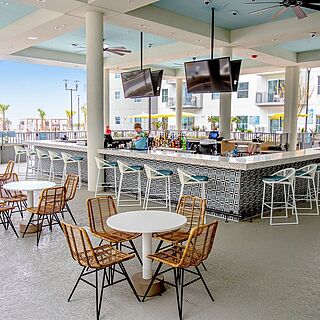 Holiday Inn Club Vacations Myrtle Beach Oceanfront — Pool Bar