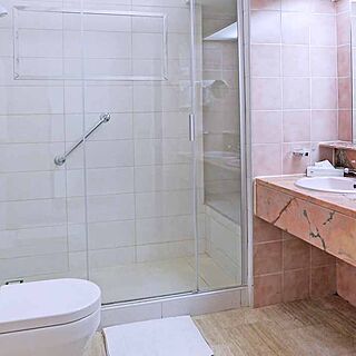 Royal Islander Club la Plage — Sample Bathroom