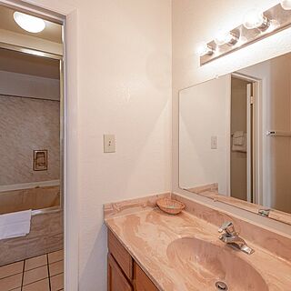 Ocean High &mdash; Sample Bathroom