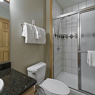 Grand Timber Lodge — Sample Bathroom