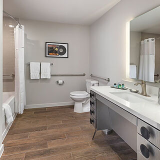 Club Wyndham Austin — Sample Bathroom