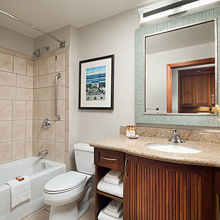 Marriott's Maui Ocean Club - Lahaina Tower — Sample Bathroom