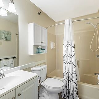The Falls at Ogunquit — Sample Bathroom