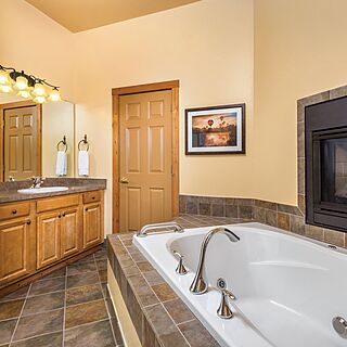Club Wyndham Galena &mdash; Sample Bathroom