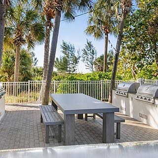 Marriott's Crystal Shores — Grilling and Picnic Area
