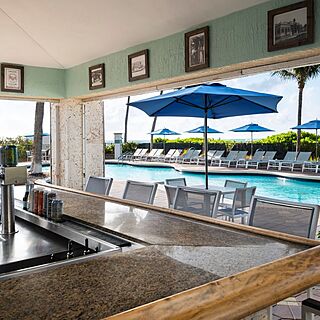 Marriott's Ocean Pointe — Poolside Bar