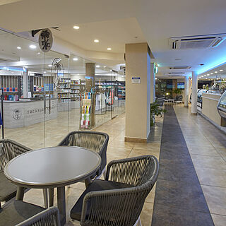 Divi Aruba Phoenix Beach Resort — Onsite Shopping