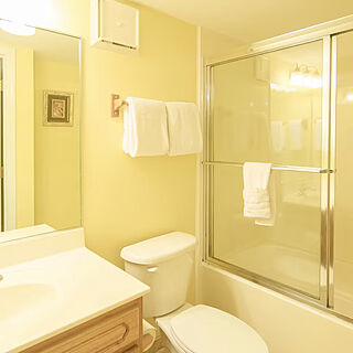 Soundside Holiday Beach Resort — Sample Bathroom