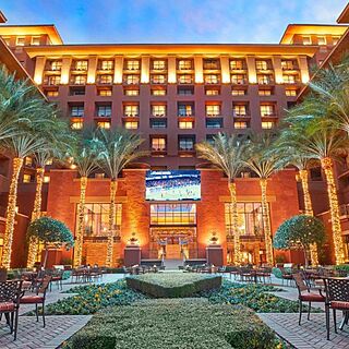 The Westin Kierland Villas &mdash; Courtyard Dining and Seating
