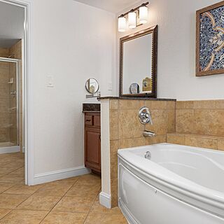Club Wyndham Bonnet Creek Resort — Sample Bathroom