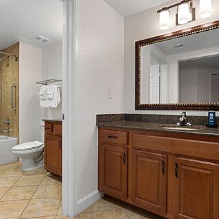 Club Wyndham Bonnet Creek Resort — Sample Bathroom