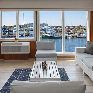 Club Wyndham Inn on Long Wharf — Lounge