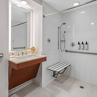 Marriott's BeachPlace Towers — Sample Accessible Bathroom