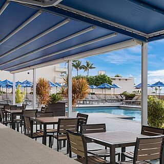 Marriott's BeachPlace Towers — Splash Poolside Bar and Grill