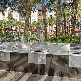 Marriott's Grande Vista &mdash; Grilling and Picnic Area