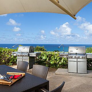 Westin Princeville Ocean Resort Villas — Grilling and Picnic Area