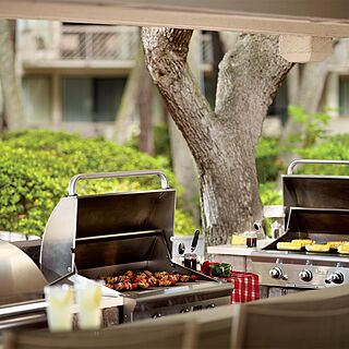 Marriott's Monarch at Sea Pines — Covered Grilling and Picnic Area