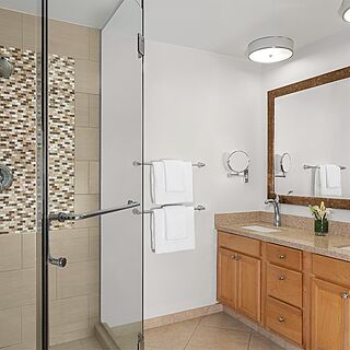 Marriott's Monarch at Sea Pines — Sample Bathroom
