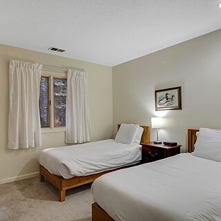 twin bedroom