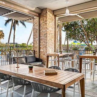 Marriott's Oceana Palms — Poolside Activity Area Seating