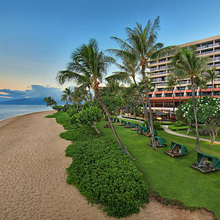 Marriott's Maui Ocean Club - Molokai, Maui & Lanai Towers — Beach Area With Cabanas