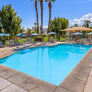 Marriott's Desert Springs Villas II — Pool With Umbrellas and Loungers