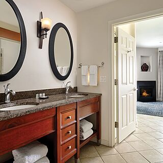Sheraton Desert Oasis — Sample Bathroom
