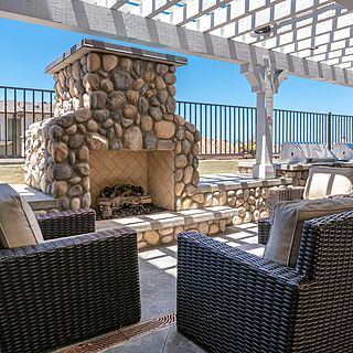 Carlsbad Inn Beach Resort — Firepit Area Near Grills