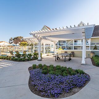 Carlsbad Inn Beach Resort — Outdoor Activity Area With Ping Pong Table