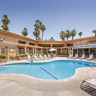 WorldMark Palm Springs - Plaza Resort and Spa — Outdoor Pool