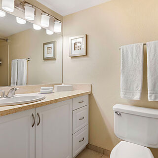 Riviera Beach & Shores, a Hilton Vacation Club — Sample Bathroom