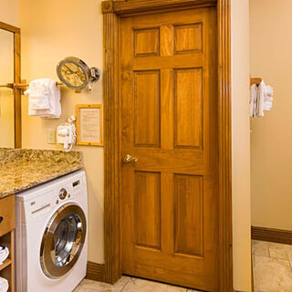 Westgate Smoky Mountain Resort & Water Park — Sample Bathroom With Washer/Dryer