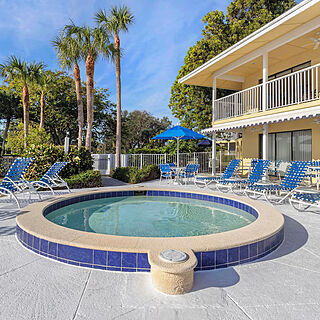 Hilton Vacation Club Charter Club Naples Bay — Hot Tub