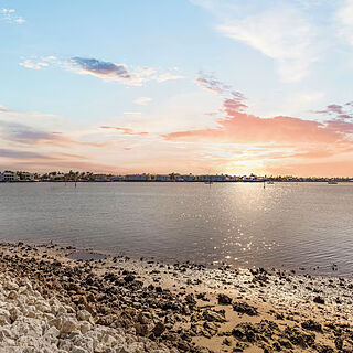 Hilton Vacation Club Charter Club Naples Bay — Resort Beachfront