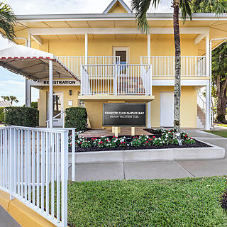 Hilton Vacation Club Charter Club Naples Bay — Exterior