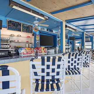 Hilton Vacation Club Charter Club Naples Bay — Pool bar