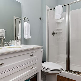 Branson's Nantucket — Sample Bathroom