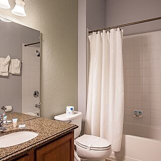 Vista Cay Resort by Millenium — Sample bathroom