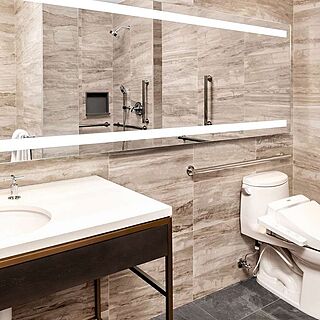 Hilton Club, The Central at 5th New York — Sample bathroom