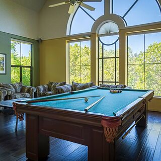 RiverPointe at Napa Valley — Resort lounge and pool table