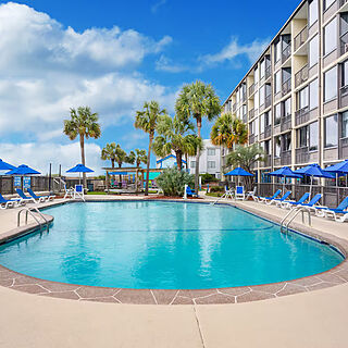 Ocean Club Resort Myrtle Beach, a Ramada by Wyndham — Outdoor pool