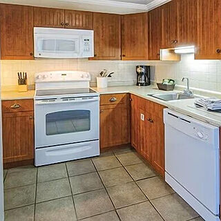 Club Wyndham Newport Onshore — Sample kitchen