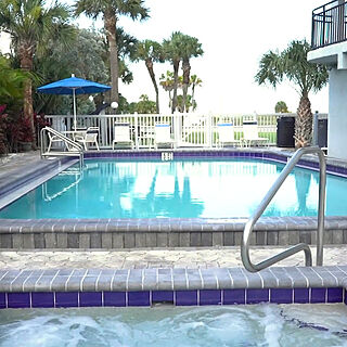 Jamaican on the Gulf &mdash; Outdoor pool and hot tub
