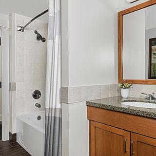 Marriott Grand Residence Club - Lake Tahoe — Sample bathroom