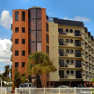Voyager Beach Club — Exterior