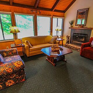 Golf Club Villas at Big Canoe — Sample living area